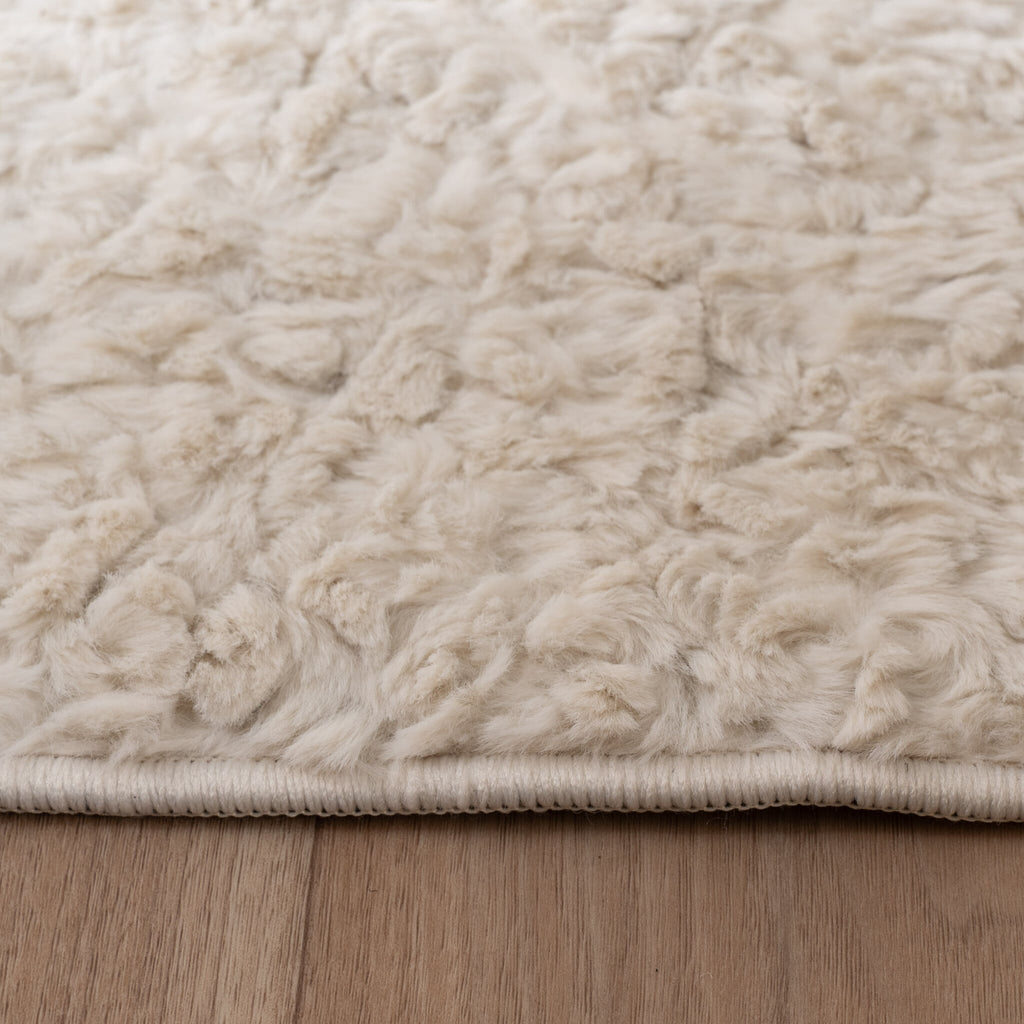 Fluffy Rug – Bobby White
