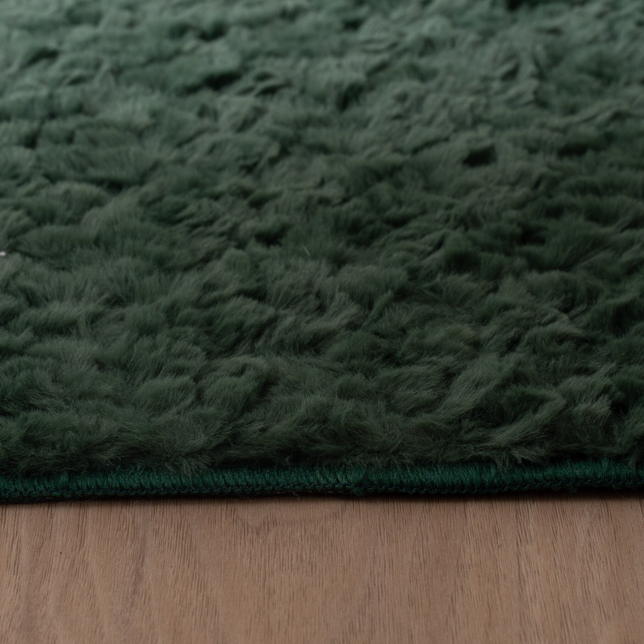 Fluffy Rug – Bobby Green