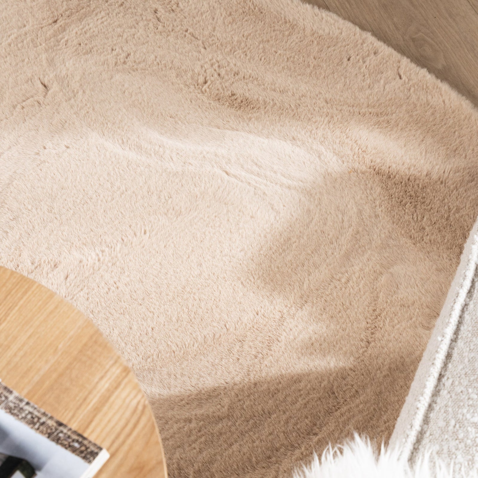 Round High-Pile Rug – Comfy Supreme Beige